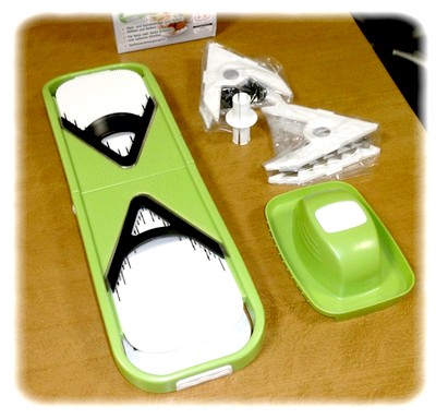 obsah77-X-hobel-on-table.jpg