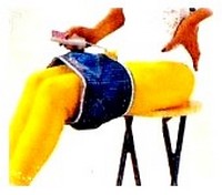 obsah-belt-knee-sitting